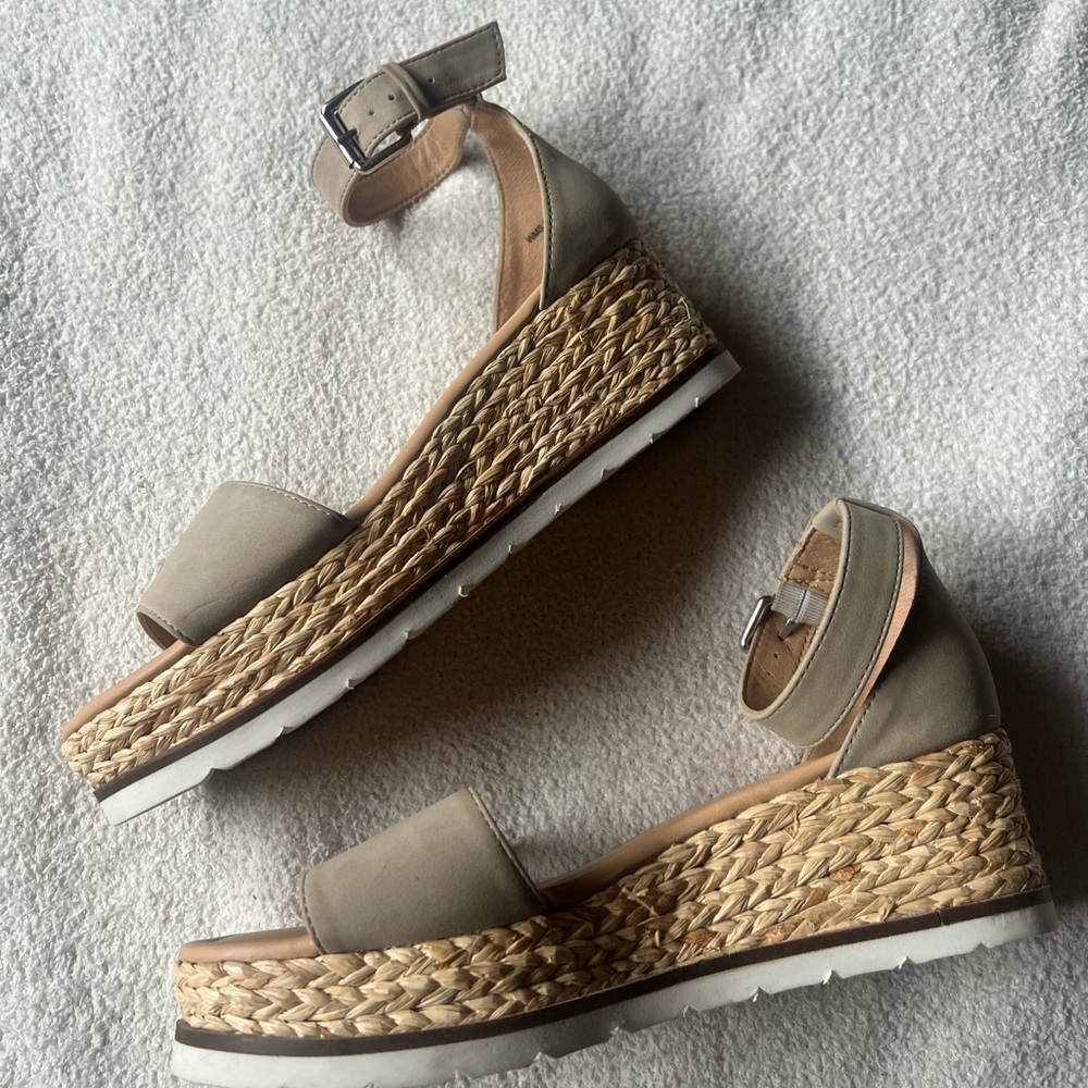 Dolce vita platform sandal